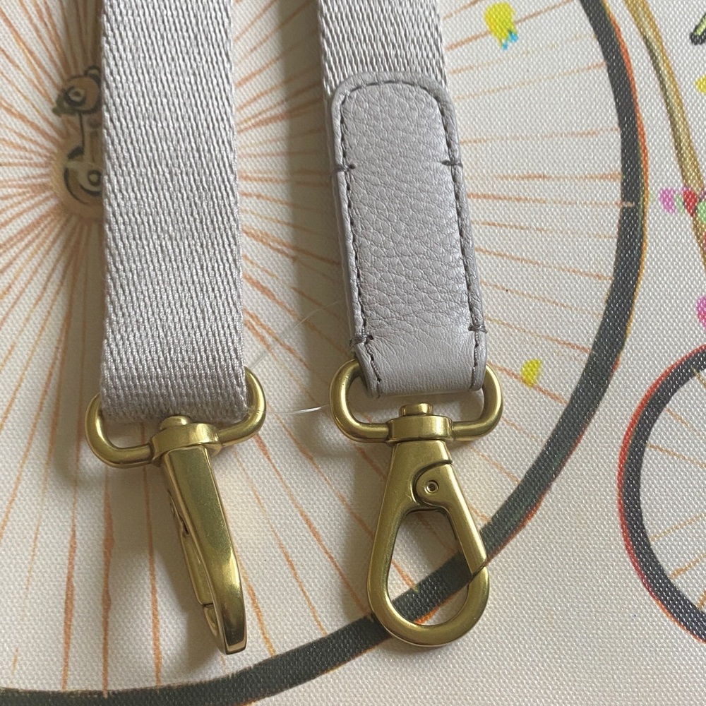 NWOT Fossil Light Gray Strap with Gold Hardware.